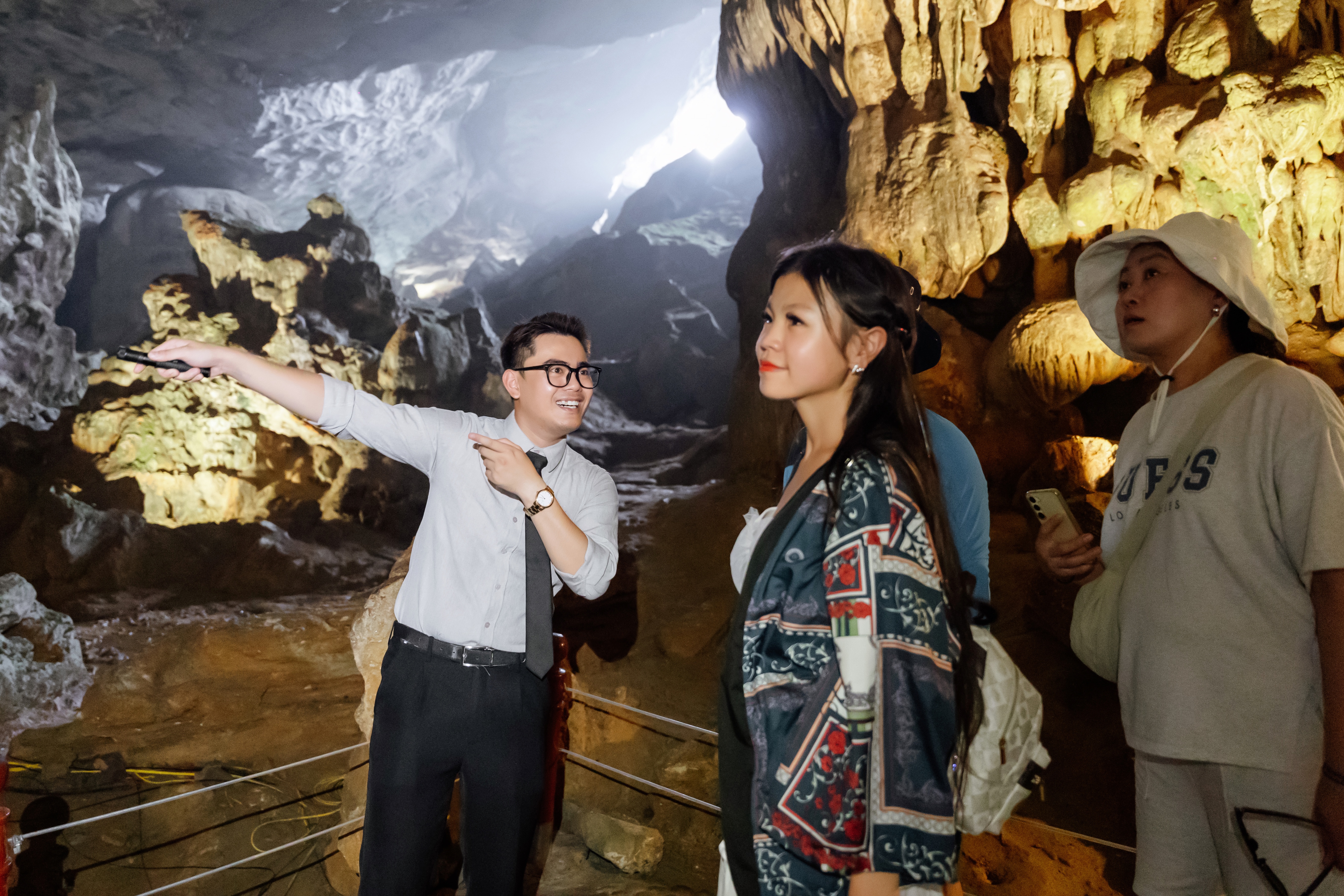 Dau Go Cave, Ha Long Bay