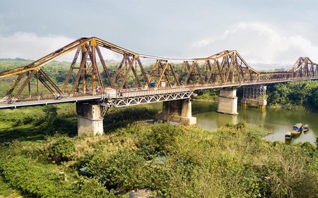 Long Bien Bridge Hanoi at dawn