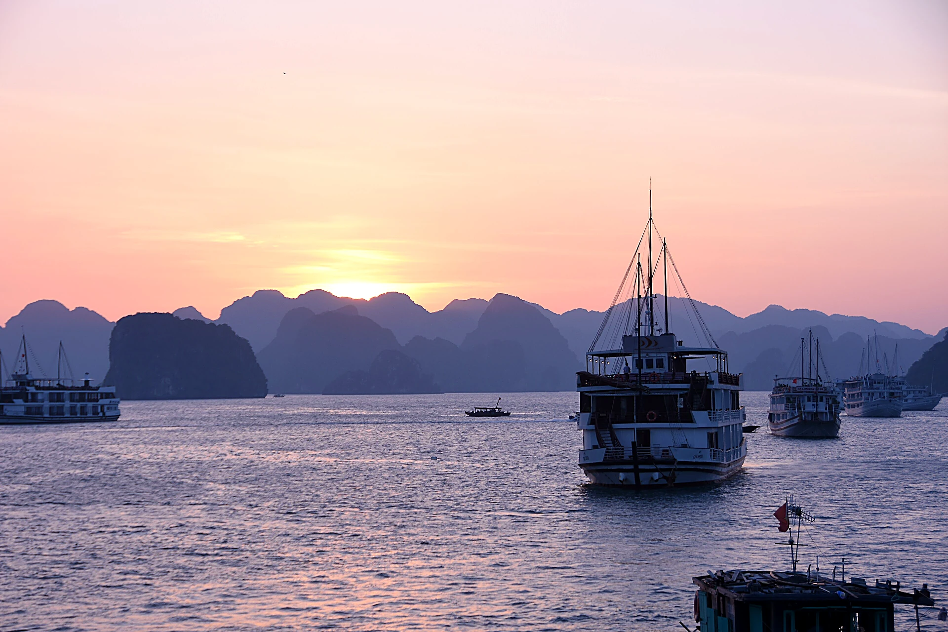Dau Go Cave, Ha Long Bay
